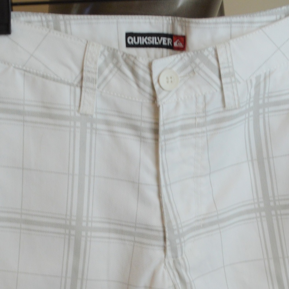 NWT Quicksilver Mens Shorts Wht/Gray SZ 28 - Picture 3 of 4